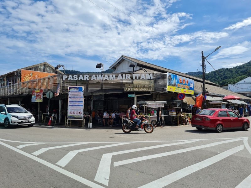 Semangkuk assam laksa di pasar Air Itam