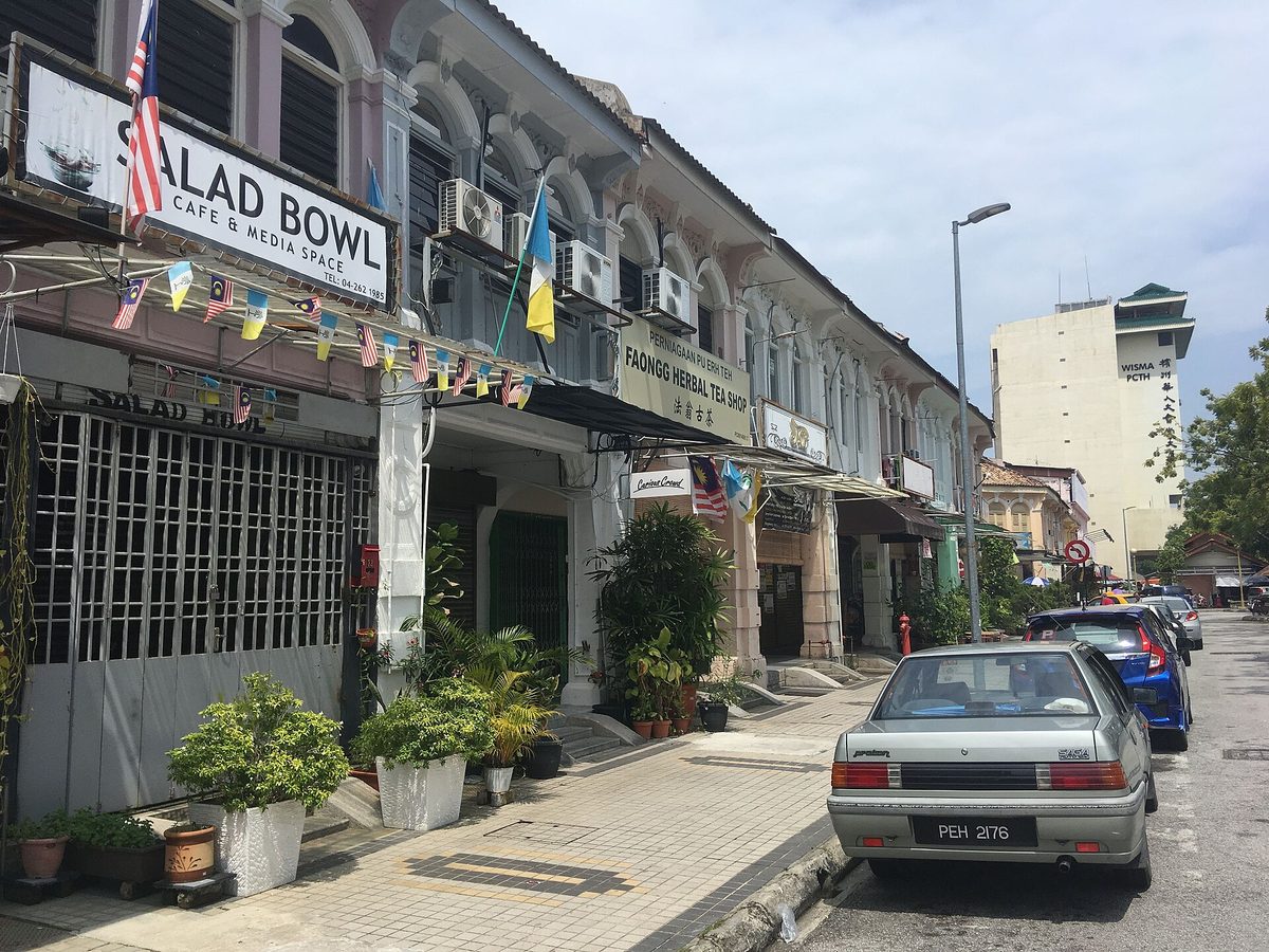 Rumah kedai di Jalan Masjid Kapitan Keling (Pitt Street), tidak jauh berjalan kaki dari Nasi Kandar Imigresen di Lorong Pasar, George Town