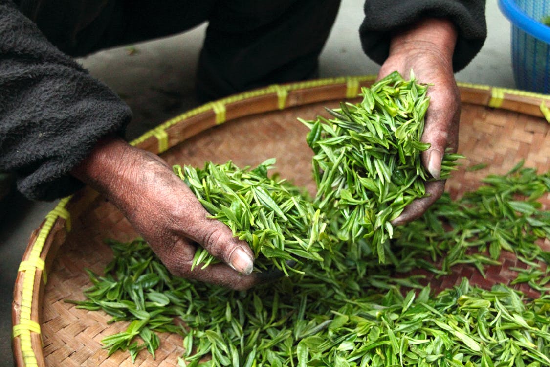 Kotak teh BOH dari Cameron Highlands dalam berbagai rasa di rak toko