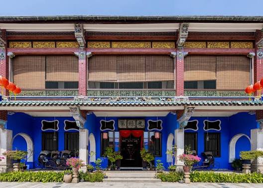 槟城 Lebuh Leith 上张弼士故居的靛蓝色外观