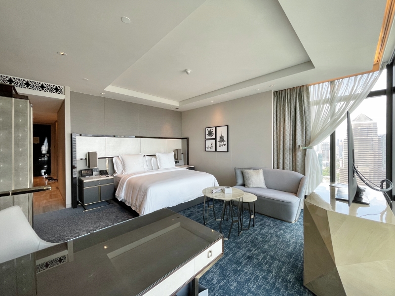 Kolam renang di Four Seasons Hotel Kuala Lumpur