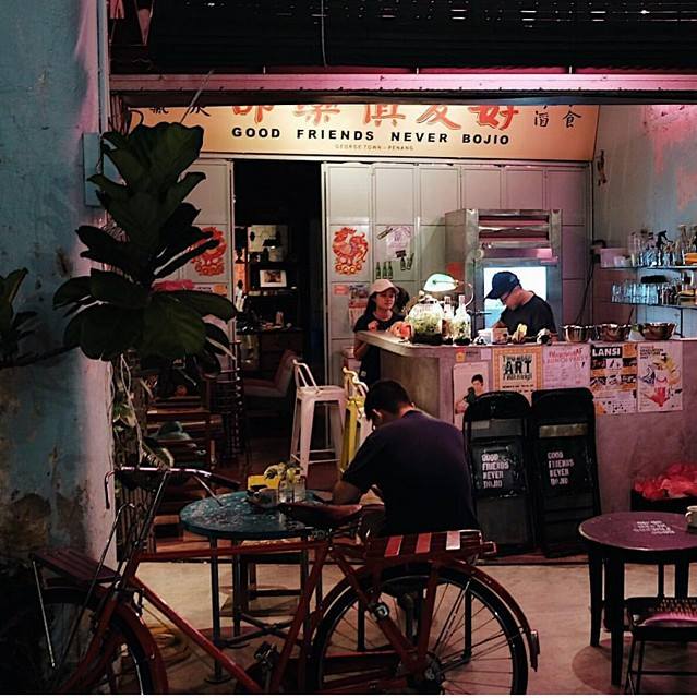 Ruang dalaman Good Friends Club