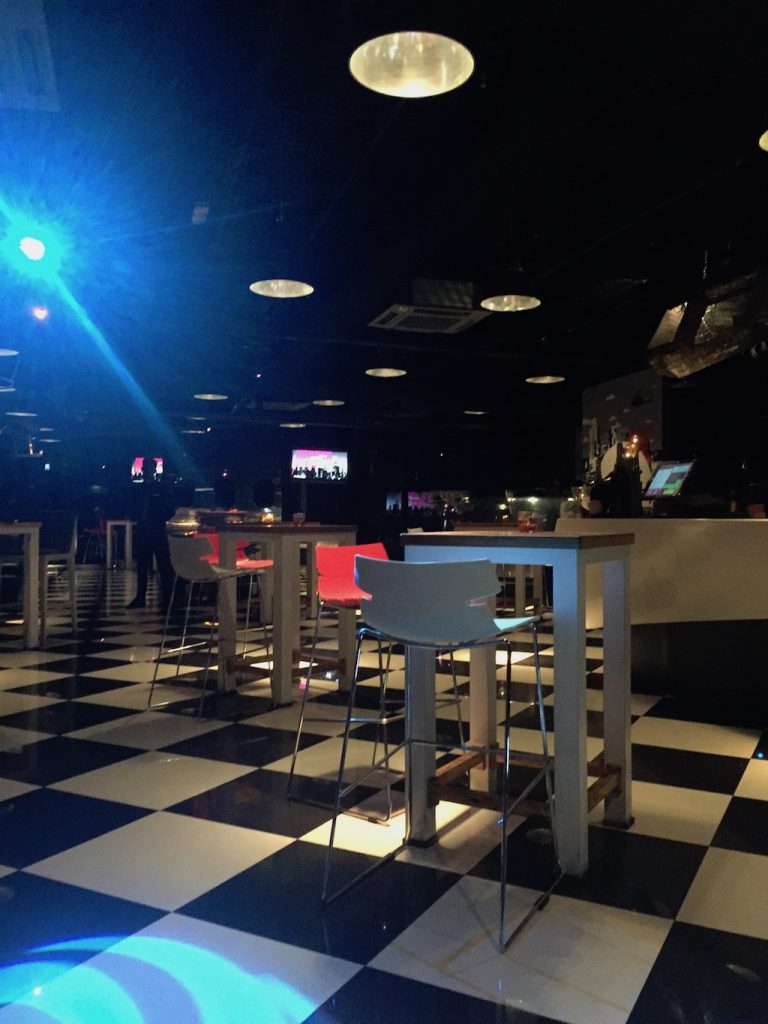 Heli Lounge Bar的内部环境