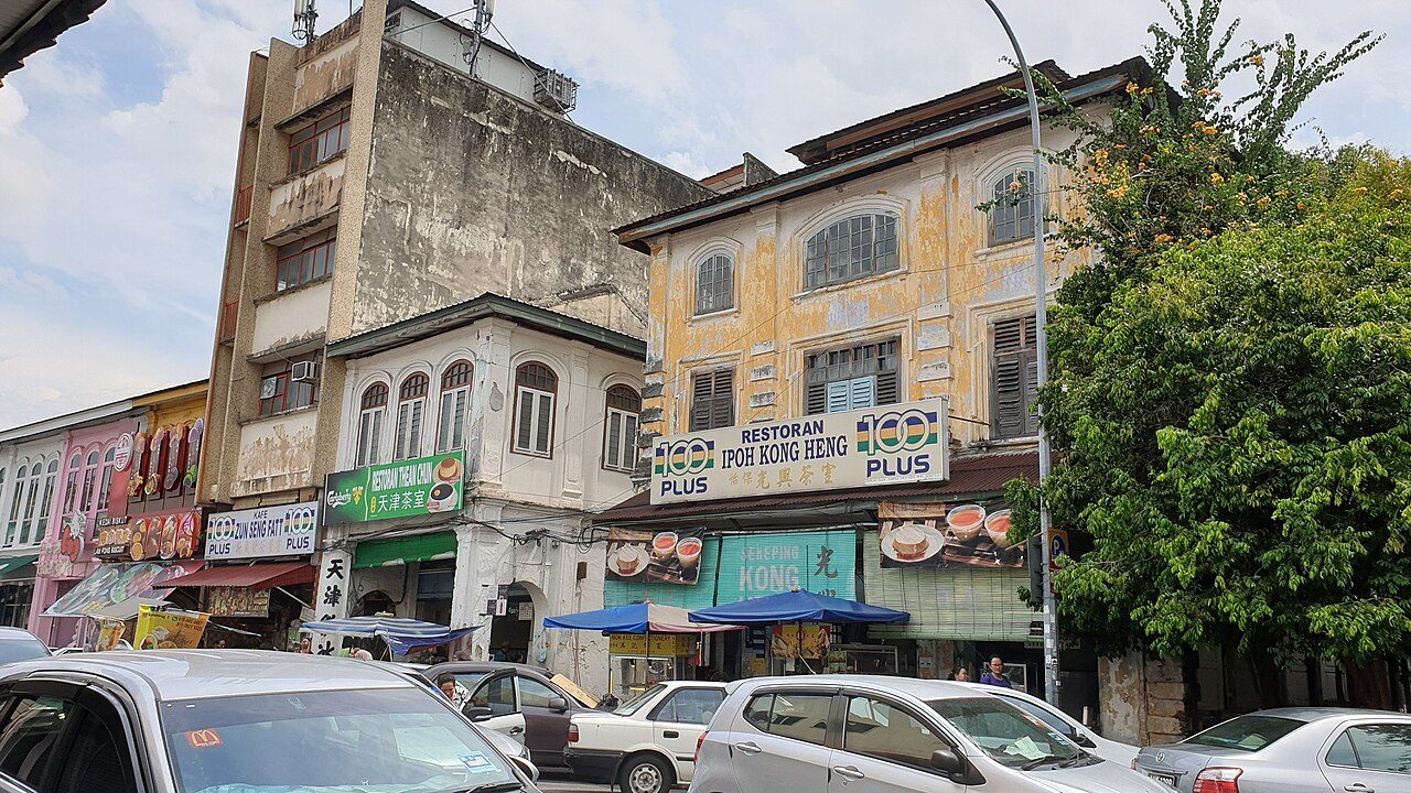 Ipoh hotels in Old Town: the Kong Heng shophouses, home to Sekeping Kong Heng, seen from Jalan Bandar Timah