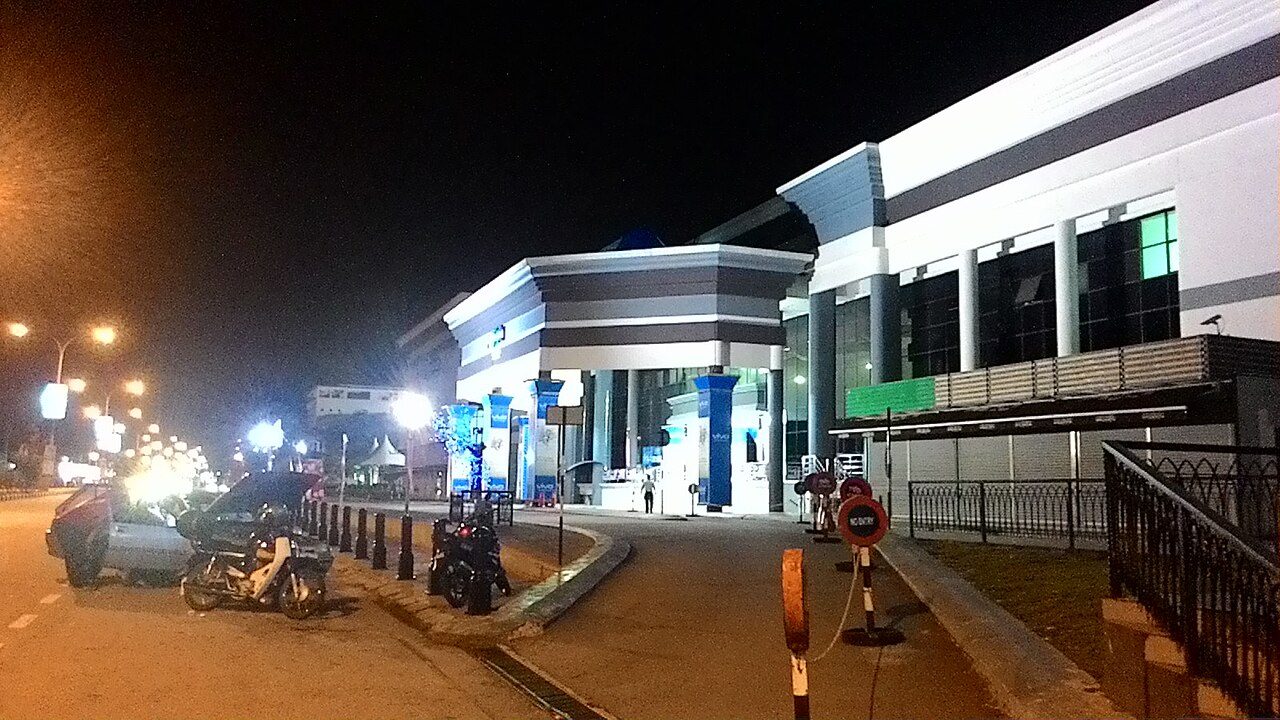 Angsana Mall in Ipoh at night, home to an Econsave supermarket, one of the supermarkets in Ipoh