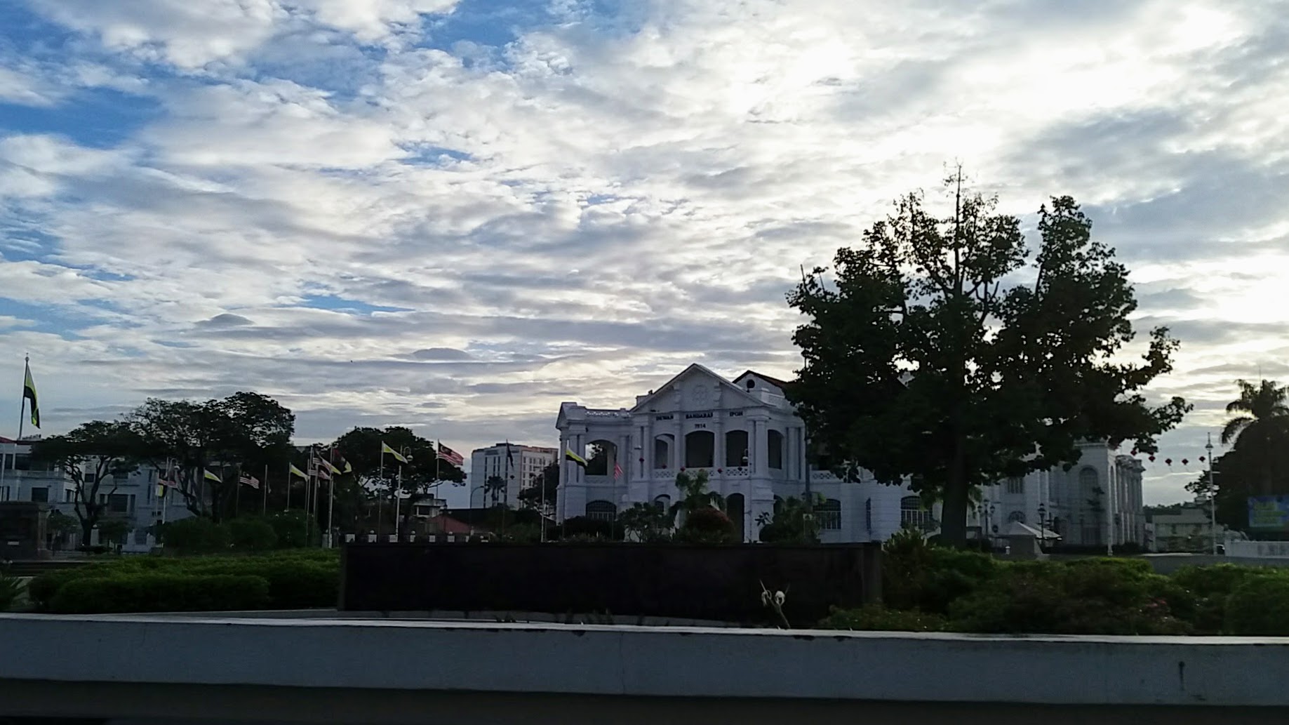 Sachet kopi putih Ipoh instan dari Old Town dan merek Malaysia lainnya