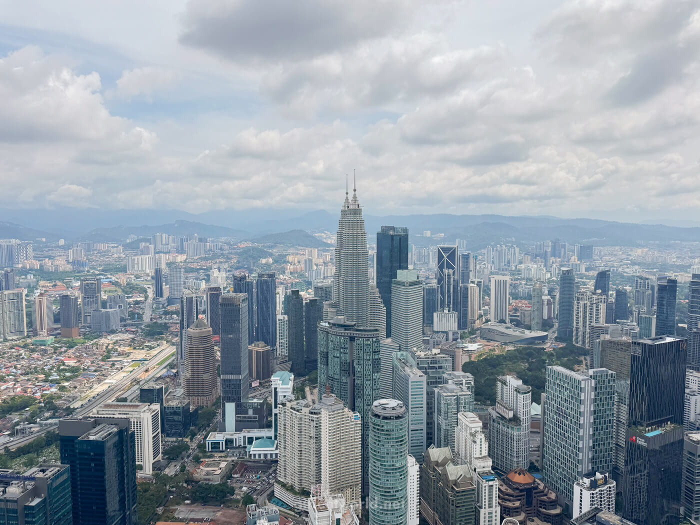 Cakrawala Kuala Lumpur dilihat dari titik pandang tinggi