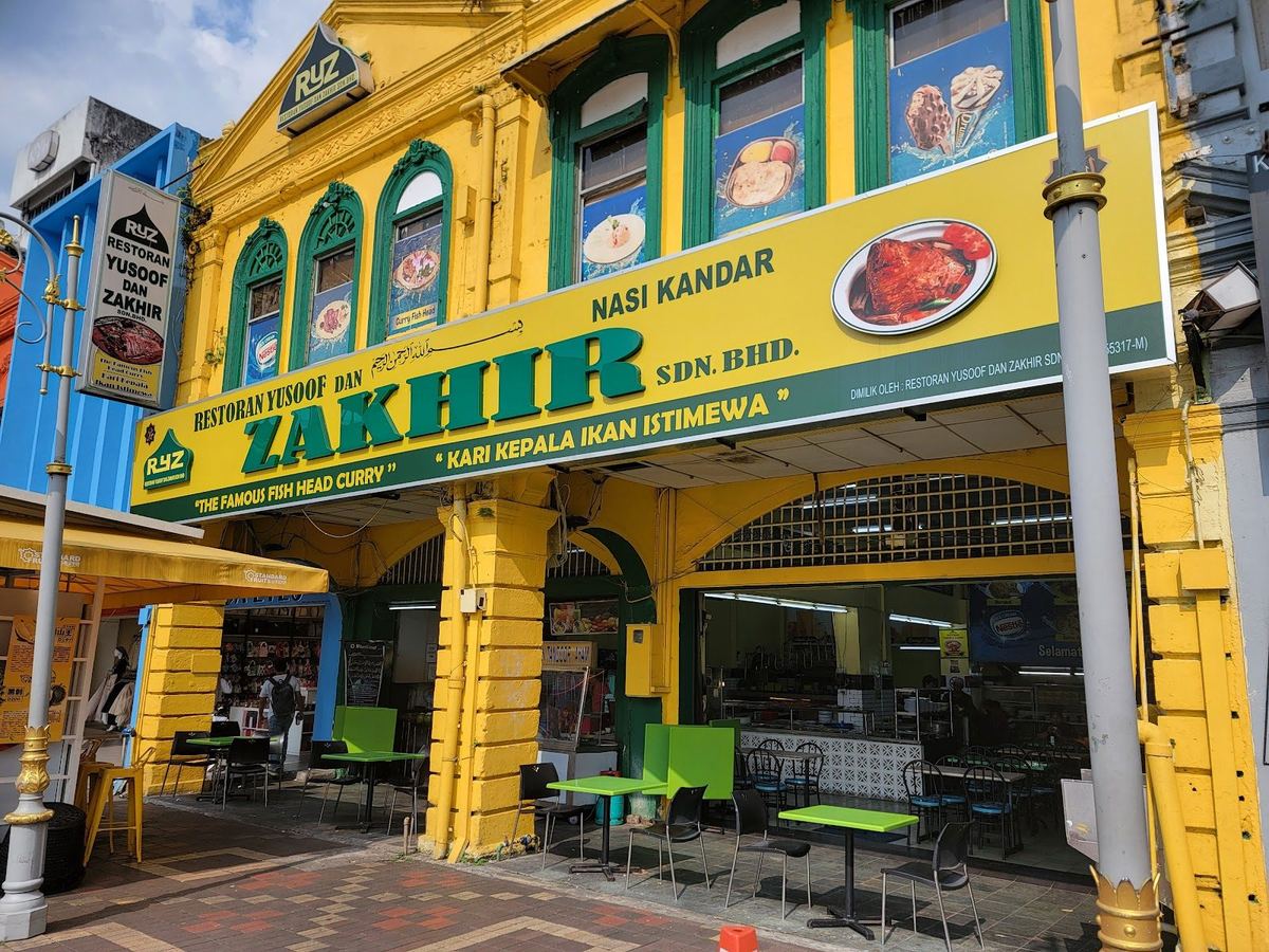 吉隆坡 Jalan Hang Kasturi 上 Restoran Yusoof dan Zakhir 的黄色店屋门面