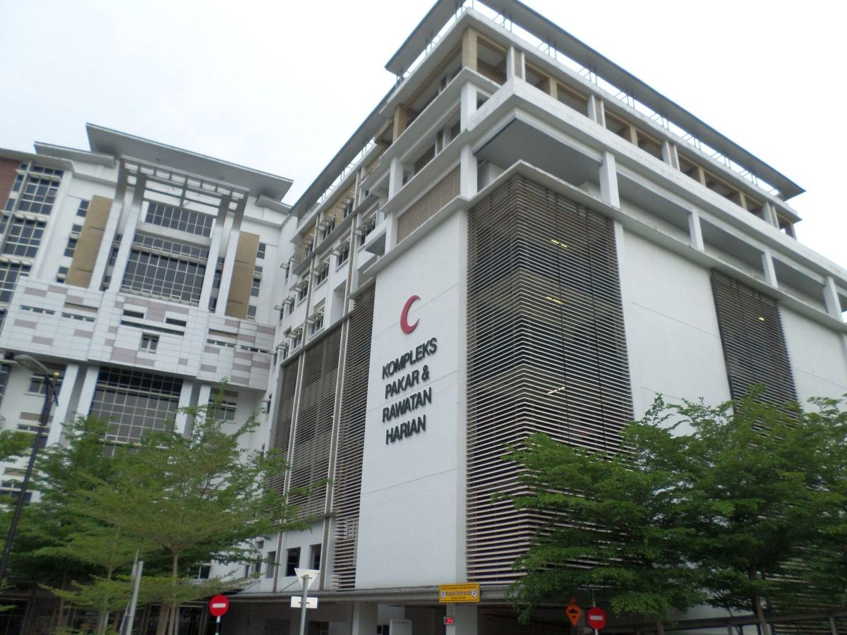 Specialist and ambulatory care complex (Kompleks Pakar) at Hospital Kuala Lumpur (HKL), Jalan Pahang