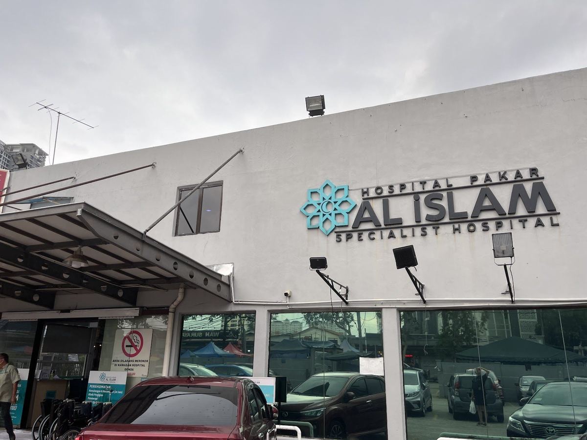 Hospital Pakar Al-Islam entrance and signage on Jalan Raja Abdullah, Kampung Baru, Kuala Lumpur