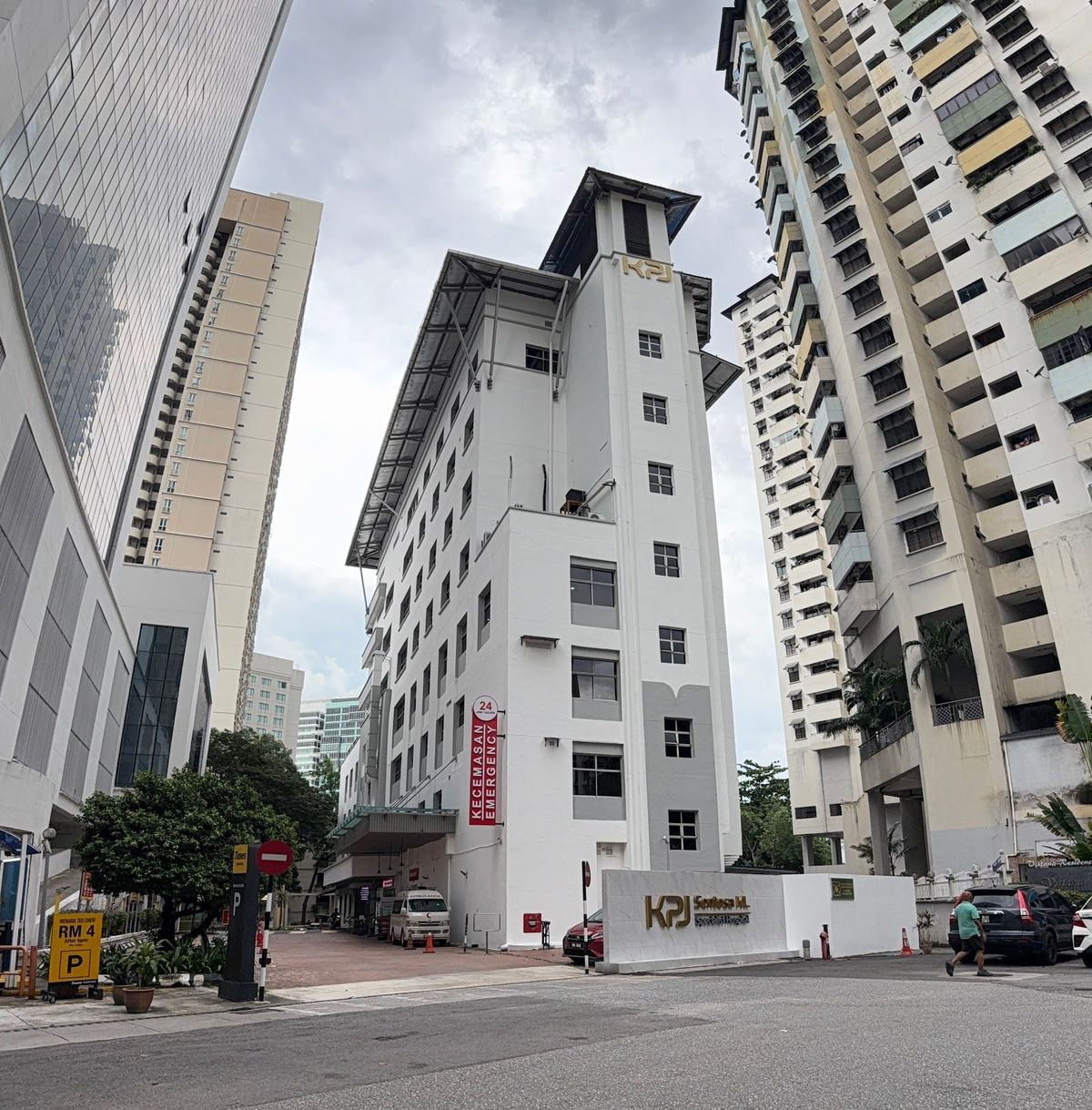 KPJ Sentosa KL Specialist Centre tower on Jalan Chemur, Kompleks Damai, Kuala Lumpur