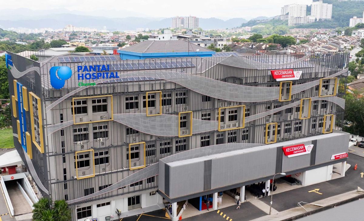 Aerial view of the Pantai Hospital Cheras building with its logo, Taman Cheras Makmur, Kuala Lumpur