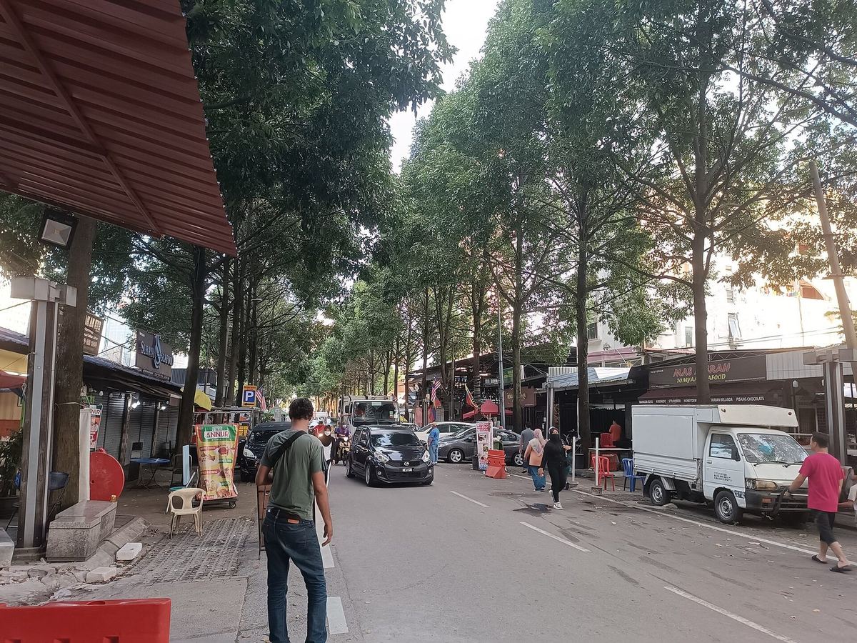 吉隆坡甘榜巴鲁的 Jalan Raja Muda Musa，AZ Dobi Layan Diri 所在的街道