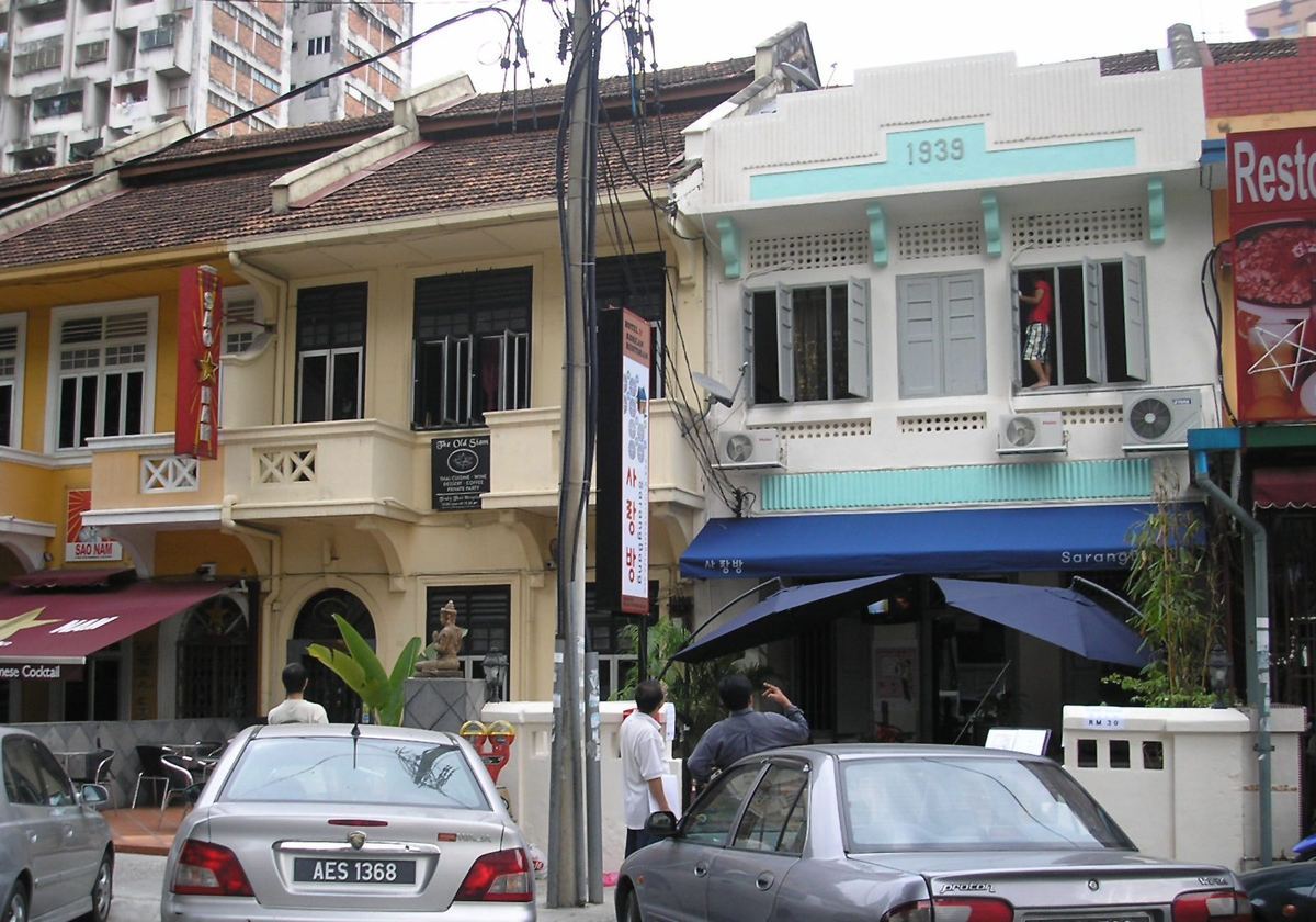 吉隆坡武吉免登 19-43 Tengkat Tong Shin 的排屋店屋，Bubble Laundrette 所在的一排