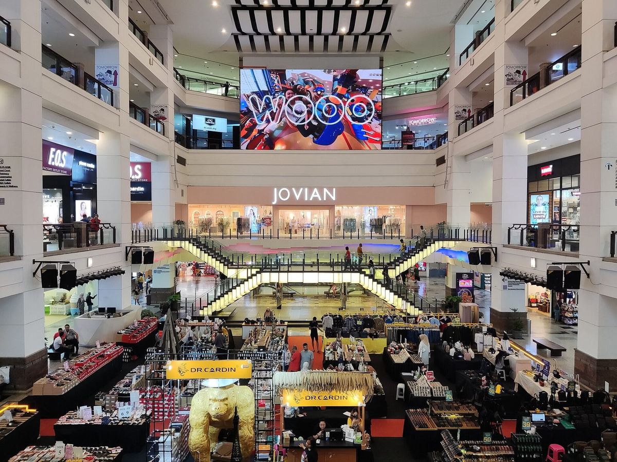 吉隆坡 Berjaya Times Square 的中庭，Dobi Shelin 位于该商场7楼
