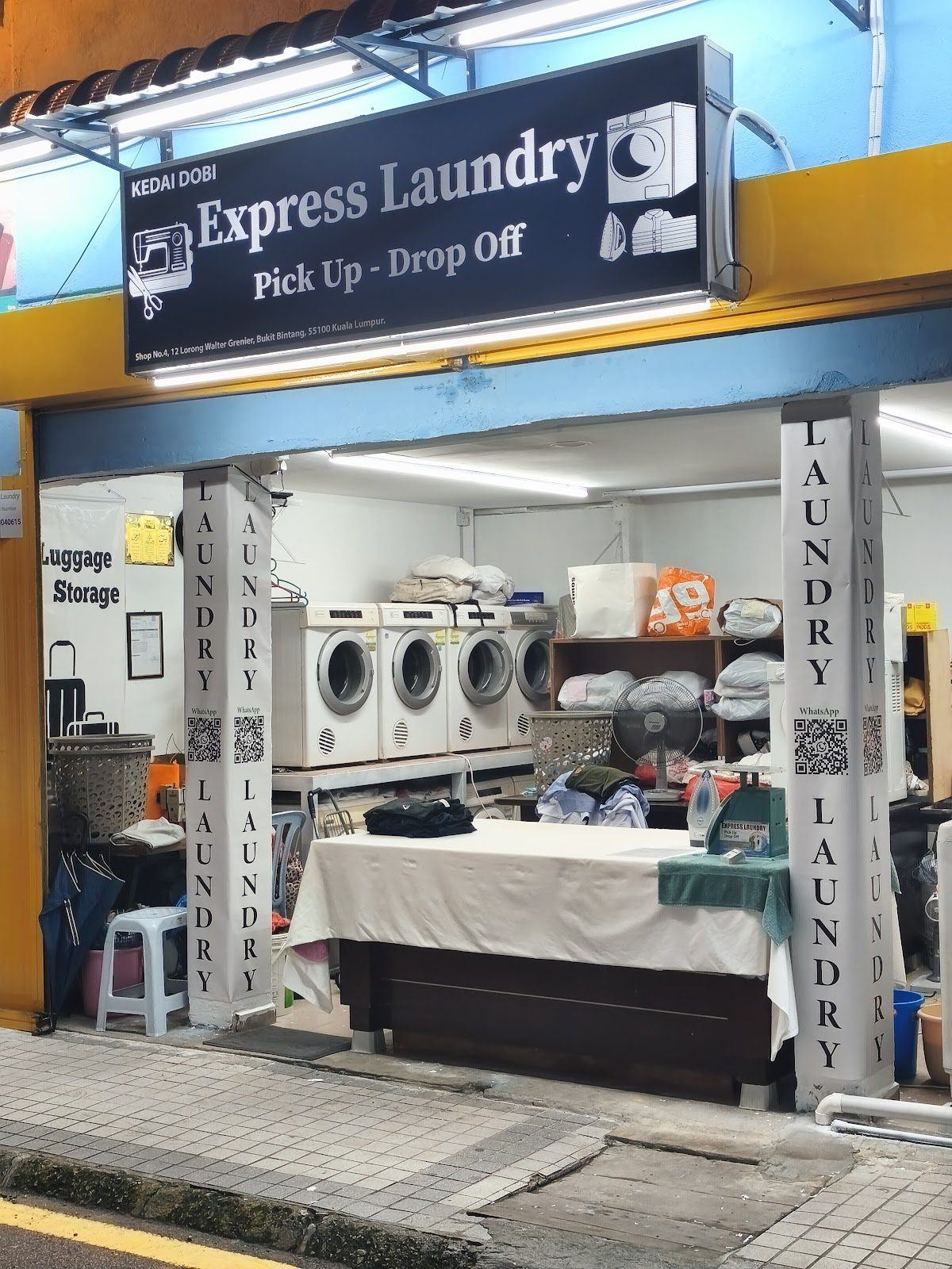 吉隆坡武吉免登 Lorong Walter Grenier 上设有洗衣机的 Express Laundry 店面