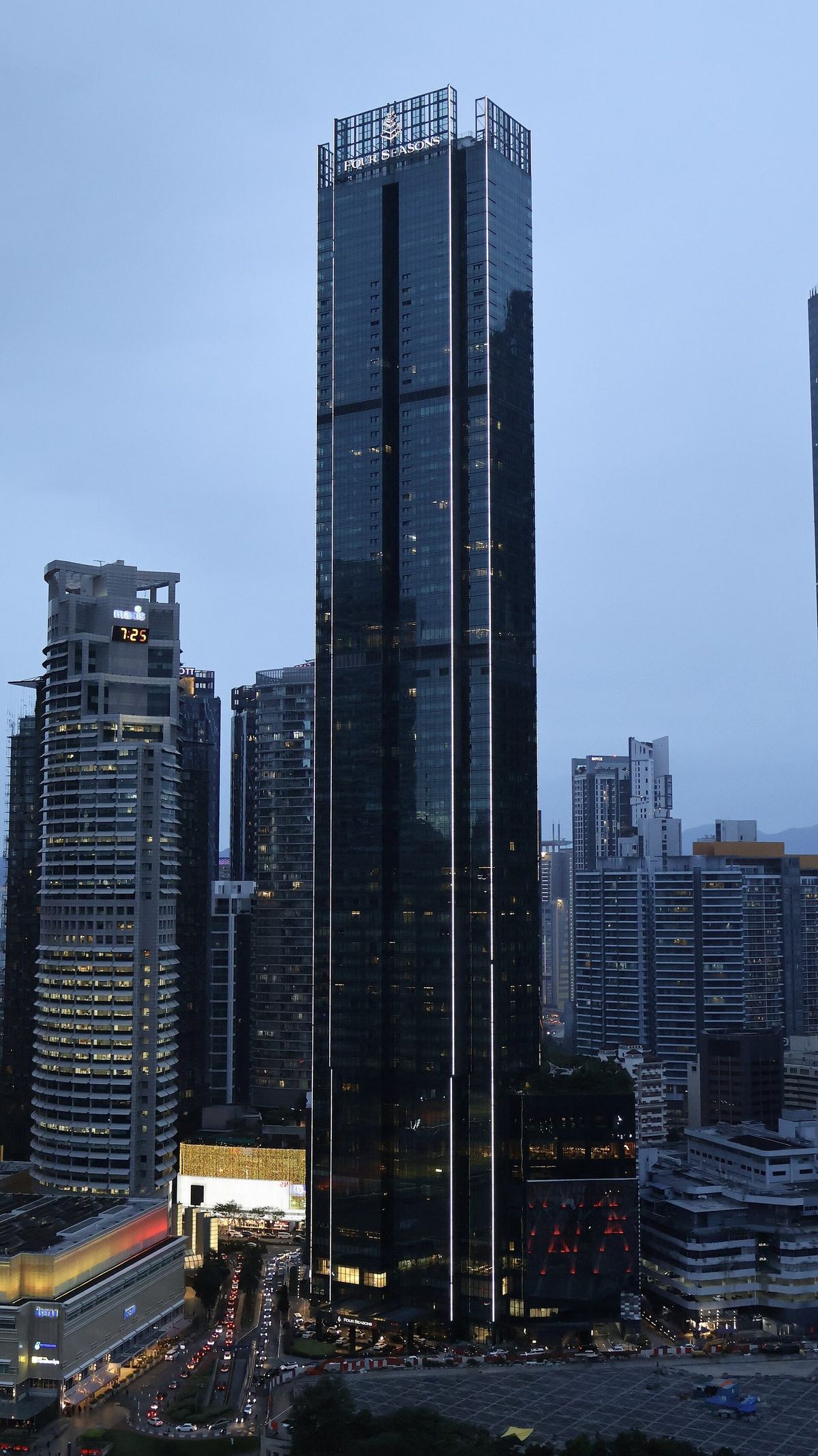 吉隆坡 Jalan Ampang 上的 Four Seasons Place 大楼，四季酒店及其水疗中心所在地