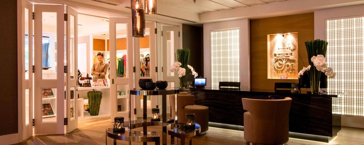 吉隆坡 The Ritz-Carlton 内 Spa Village Kuala Lumpur 的接待处和精品店