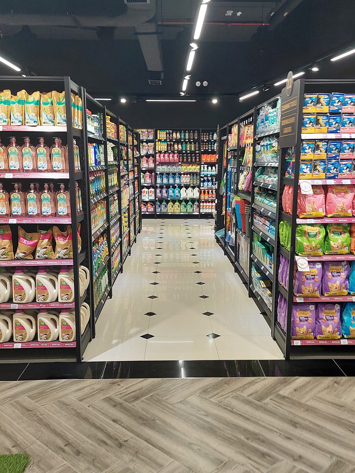 The Exchange TRX内Mercato超市的货架与走道，吉隆坡超市之一
