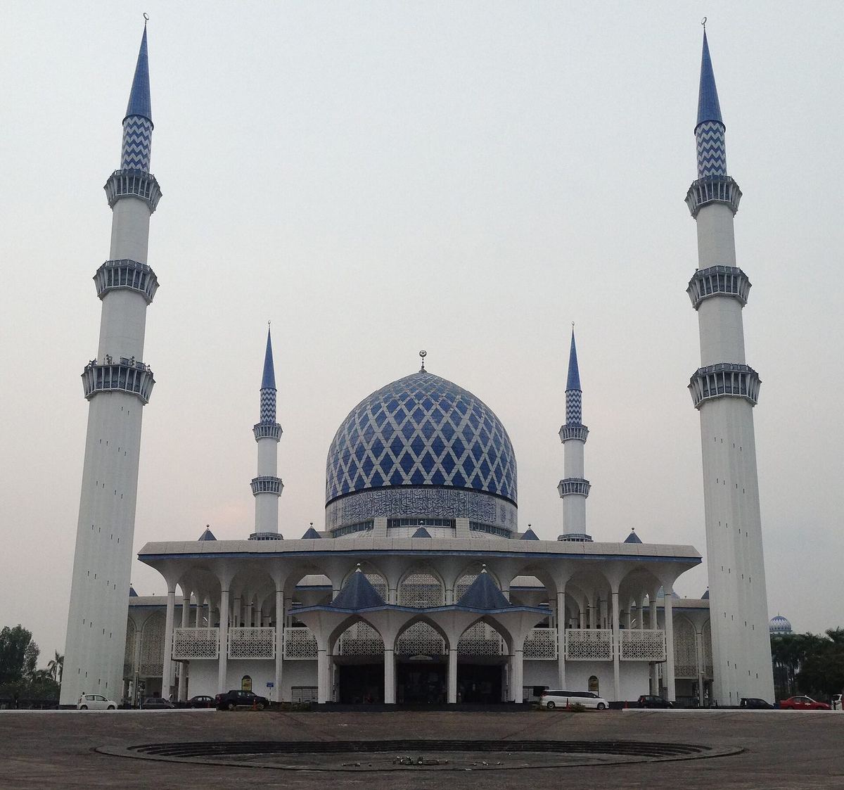 Blue dome and four minarets of the Sultan Salahuddin Abdul Aziz Shah Mosque (Blue Mosque), Shah Alam