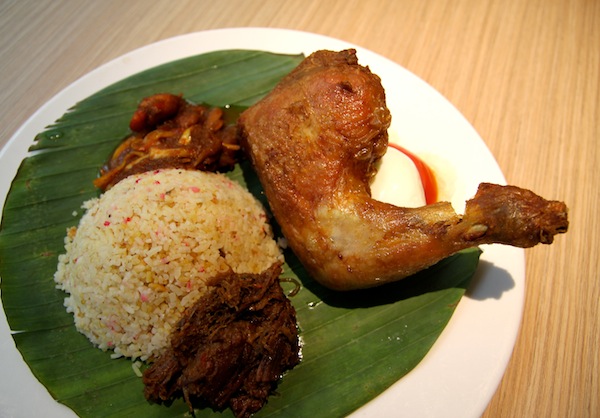 吉隆坡 Suria KLCC 的 Madam Kwan's 餐厅的仁当牛肉椰浆饭