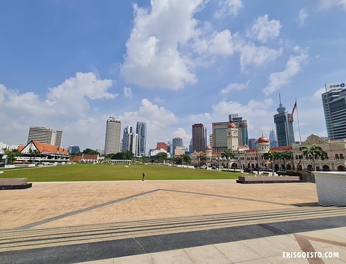 Dataran Merdeka dengan Gedung Sultan Abdul Samad