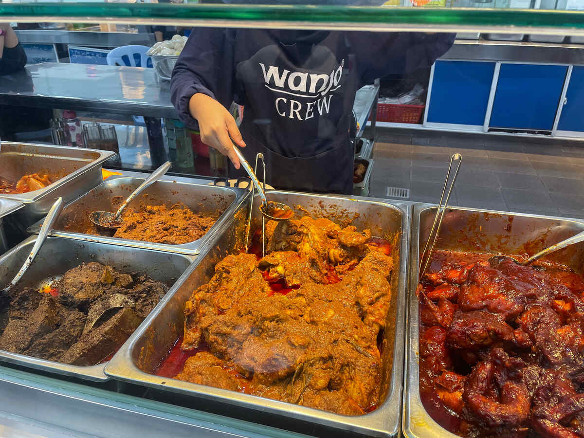 Suasana dalam di Nasi Lemak Wanjo