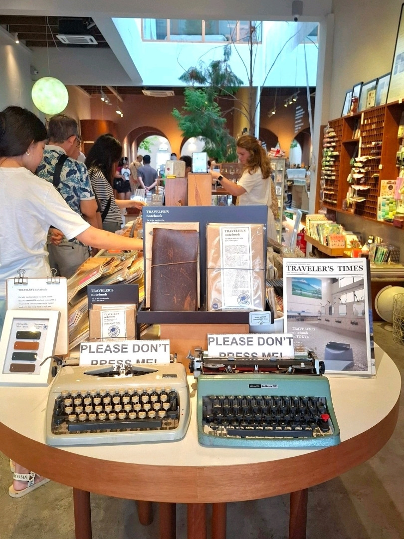 P.66 Select Store 店内
