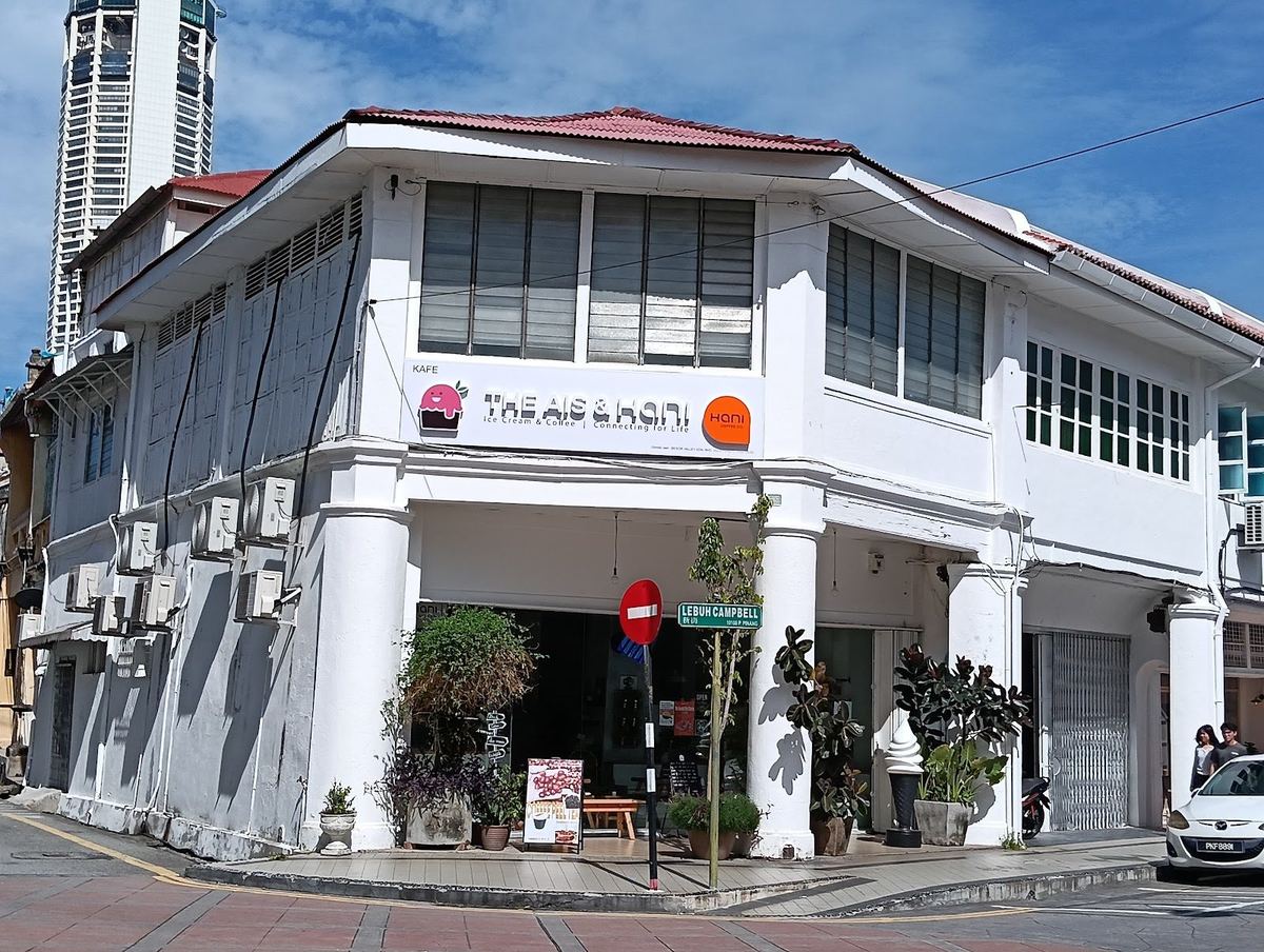 槟城乔治市 Lebuh Campbell 上 The Ais & Hani 的转角店屋