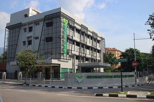 槟城乔治市 Georgetown Specialist Hospital 的大楼和招牌