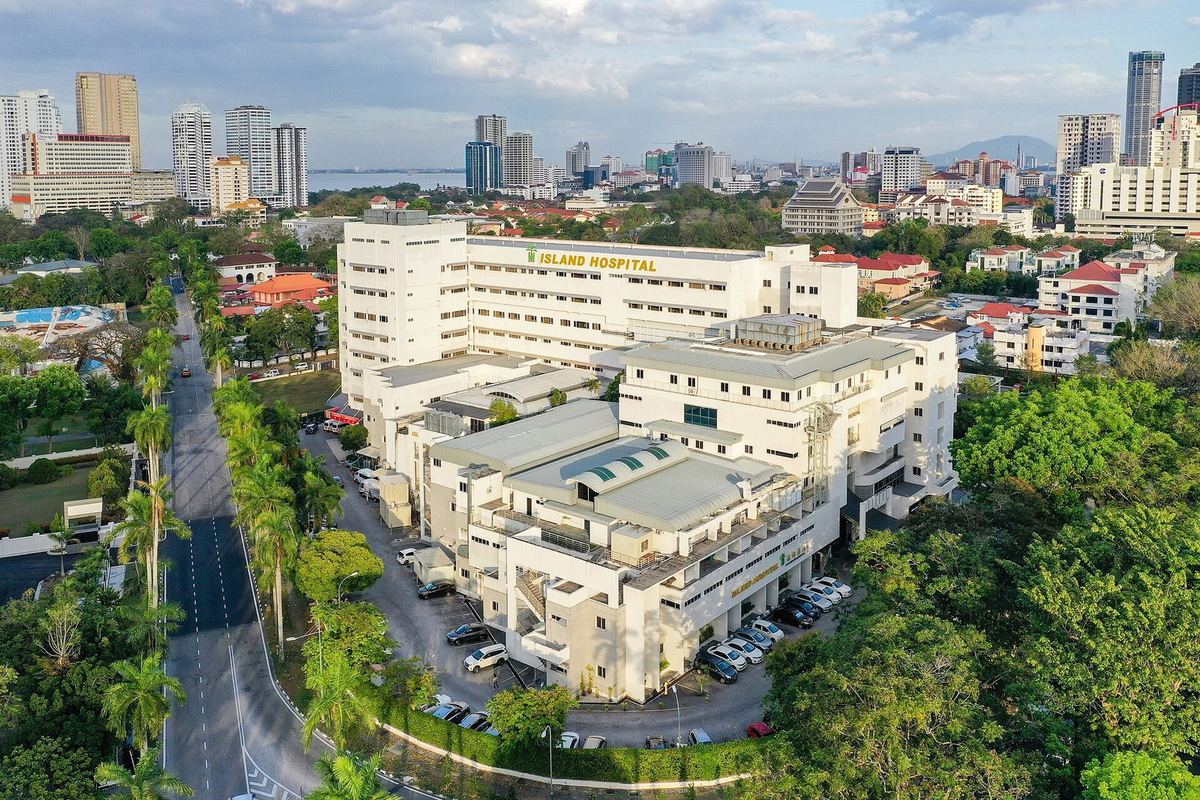 乔治市 Macalister Road 上 Island Hospital 的鸟瞰图，槟城私立医院之一