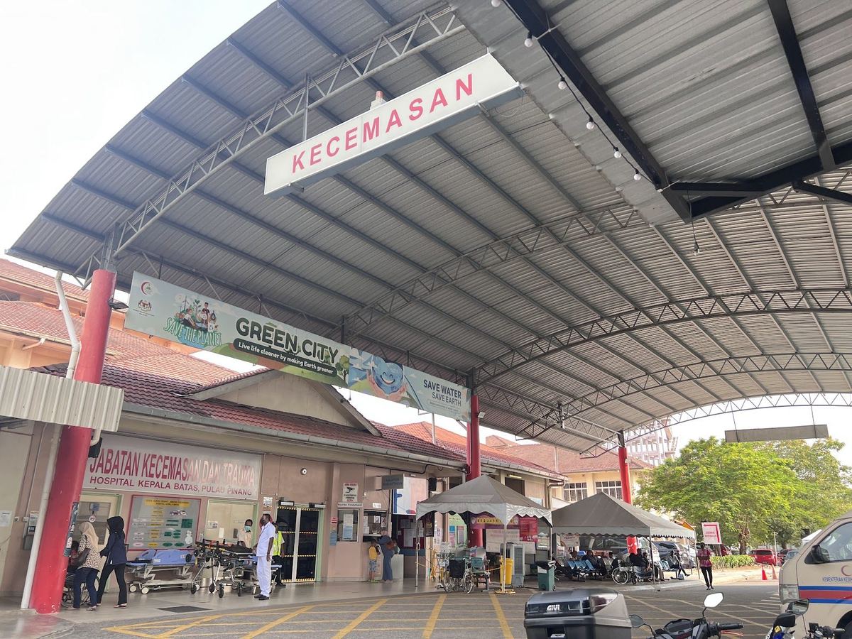 槟城 Jalan Bertam 2 上 Hospital Kepala Batas 的急诊部（Kecemasan）入口