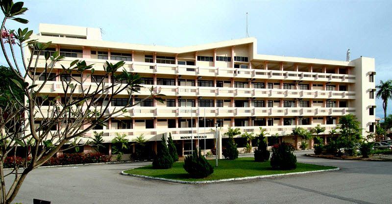 槟城丹绒武雅 Mount Miriam Cancer Hospital 的主楼和前草坪