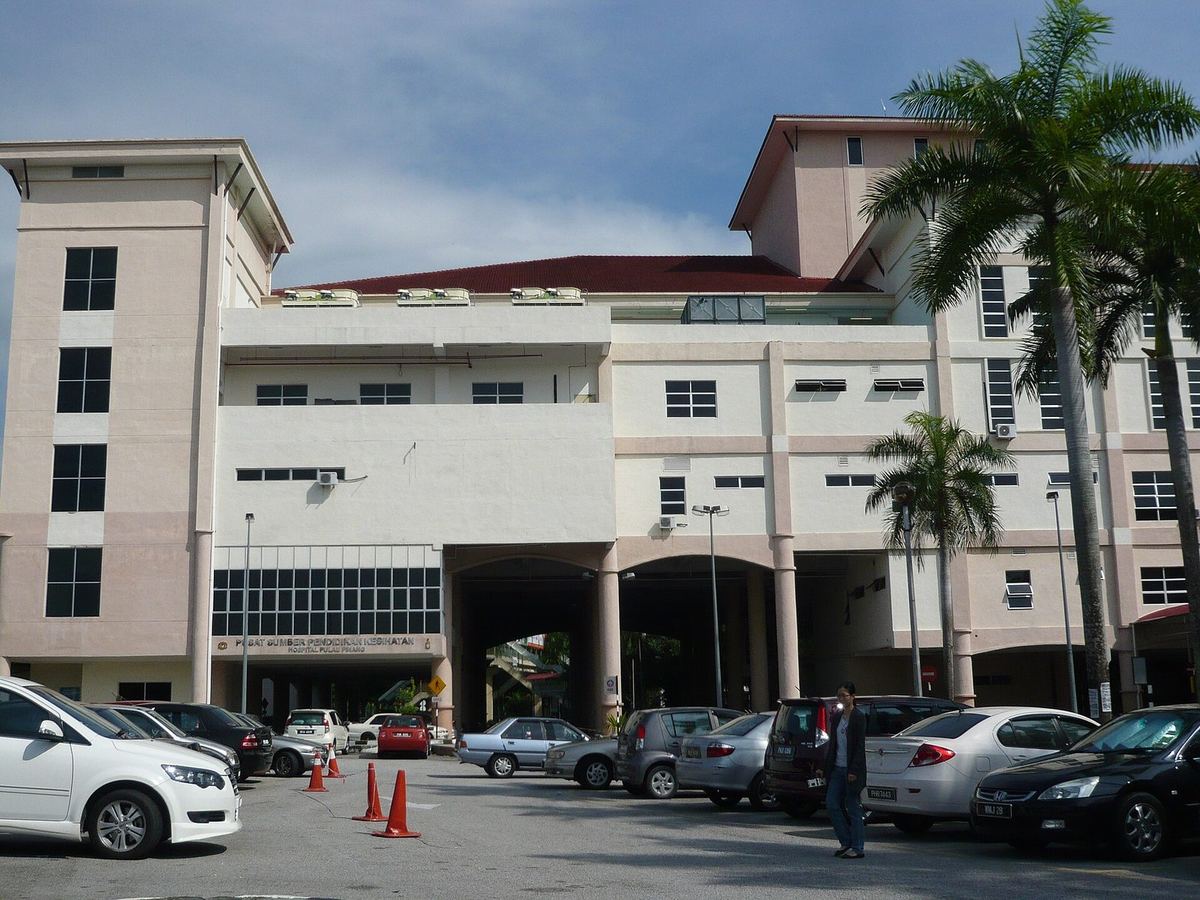 乔治市 Jalan Residensi 上槟城中央医院（Hospital Pulau Pinang）的入口大楼