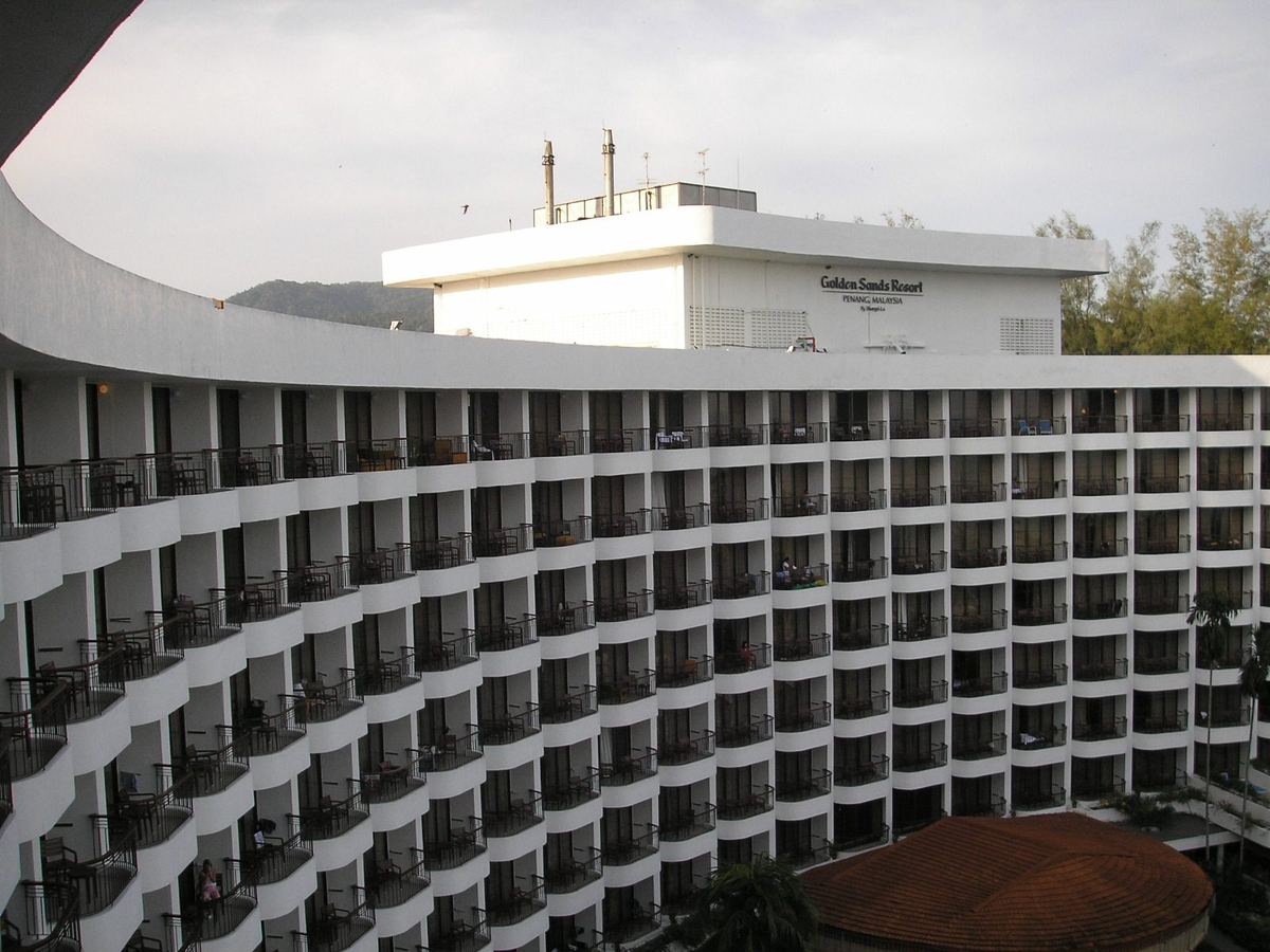 槟城峇都丁宜 Shangri-La Golden Sands 度假村带弧形阳台的侧翼及屋顶招牌