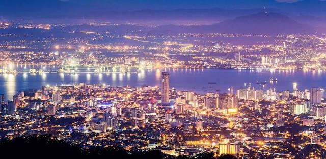 从升旗山夜望乔治市城市灯火