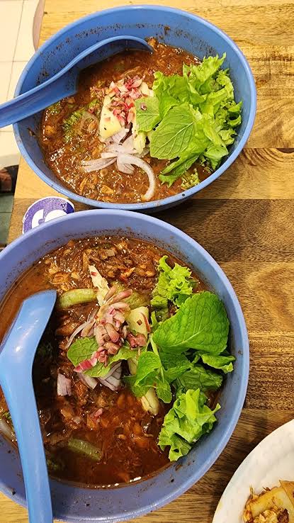 Semangkuk assam laksa di Penang Road Famous Laksa di Lebuh Keng Kwee