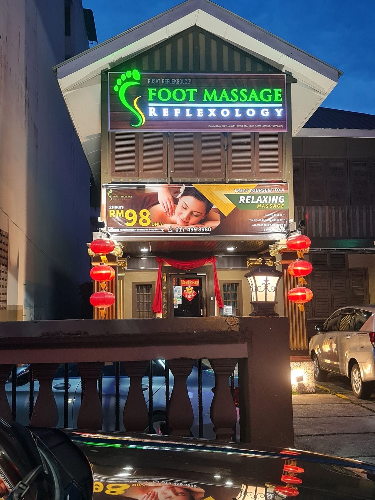 Bagian depan SS Foot Massage Reflexology yang terang di Lorong Abu Siti, George Town, Penang
