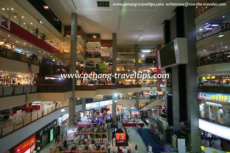 Bahagian dalam Kedai Cenderamata Prangin Mall