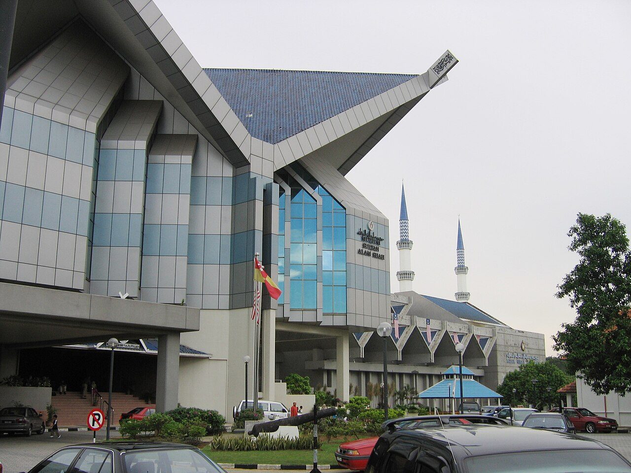 The Sultan Alam Shah Museum building in Shah Alam, with mosque minarets behind