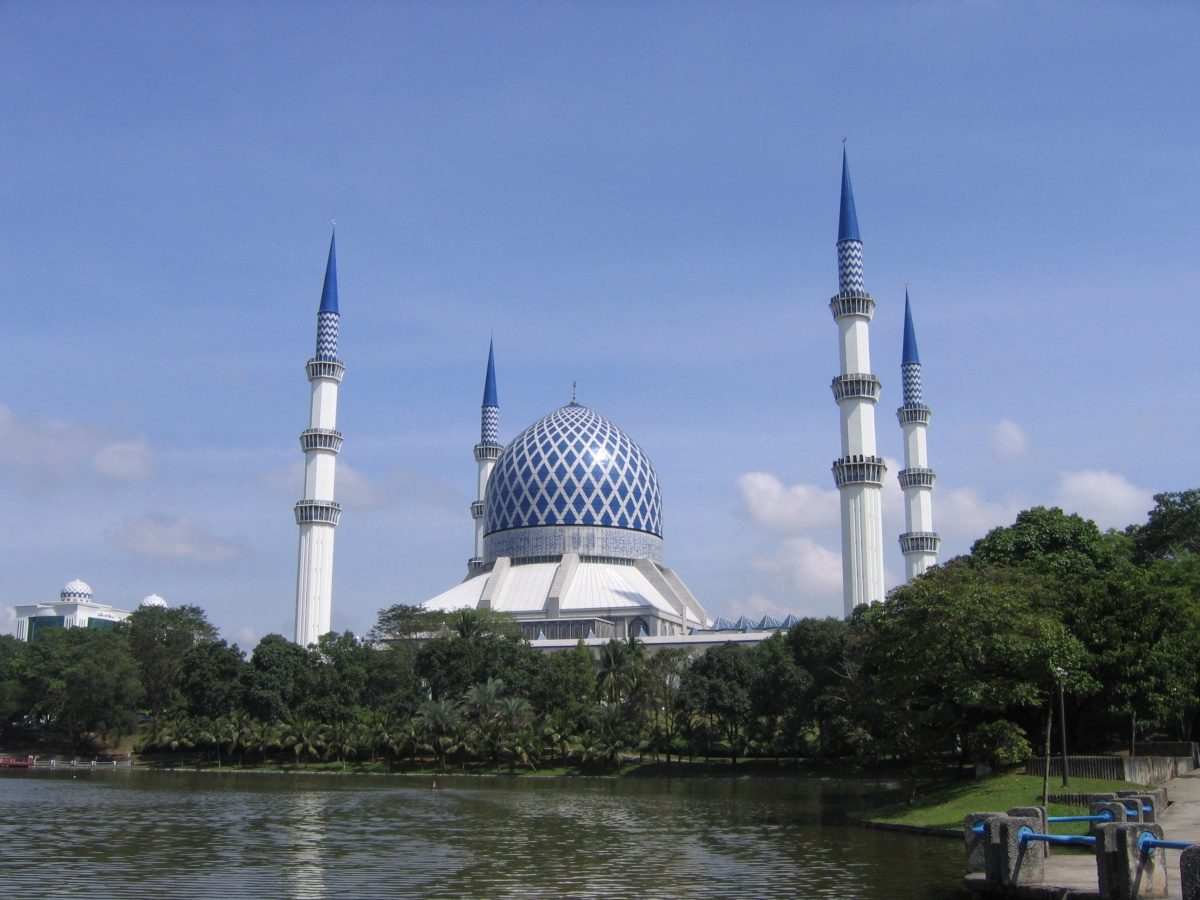 Selangor temples: the Blue Mosque (Sultan Salahuddin Abdul Aziz Shah Mosque) in Shah Alam