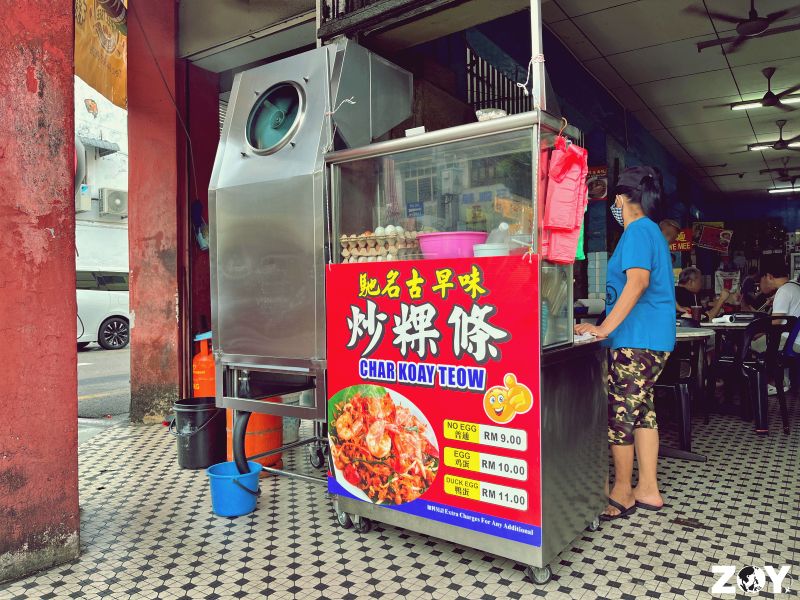 Tiger char koay teow with a slightly darker, smokier char on the noodles