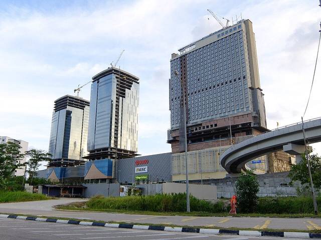 Mid Valley Southkey seen from across the road in 2020, with the low mall building, its office towers and the hotel tower