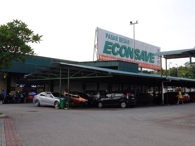 Econsave Permas Jaya with a large green Pasar Besar Econsave sign above a covered car park