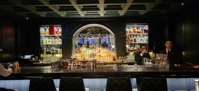 Arched back bar with bartenders at Frank's Bar, Avenue K, Jalan Ampang, Kuala Lumpur