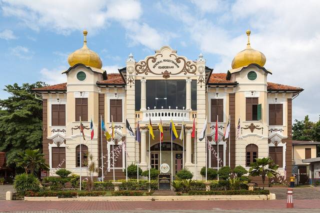 The cream colonial building of the Proclamation of Independence Memorial with two golden onion domes
