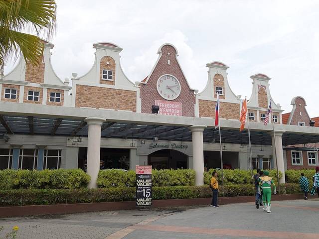 The entrance of Freeport A'Famosa Outlet, with Dutch-style gables, a clock and a Selamat Datang welcome sign