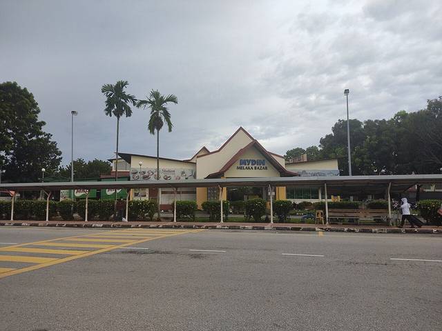 The Mydin Melaka Bazar store beside the Melaka Sentral bus terminal, one of the supermarkets in Melaka, behind a covered walkway