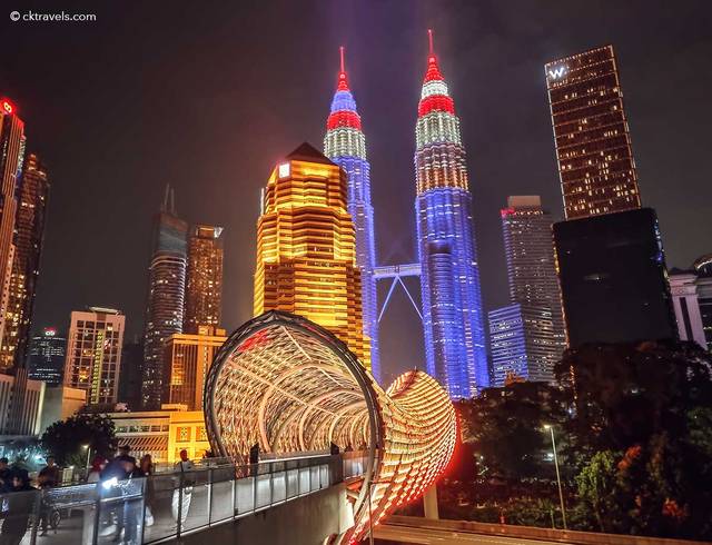 Saloma Link bridge at night