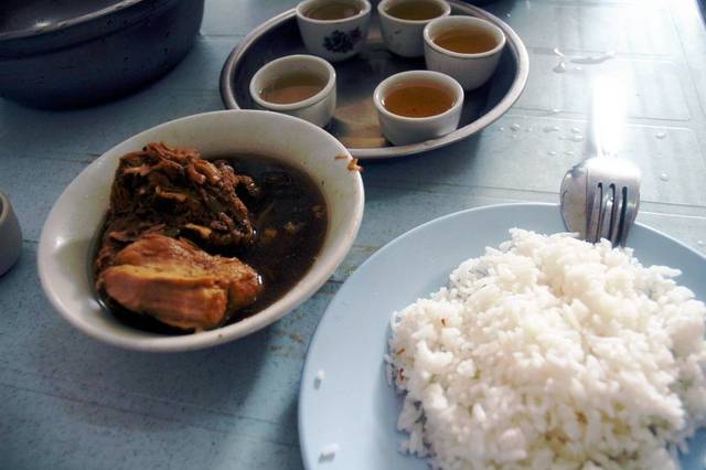 A bowl of Klang bak kut teh with rice and tea